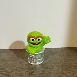 2013 Hasbro Sesame Workshop Oscar the Grouch in Trash Can Sesame Street